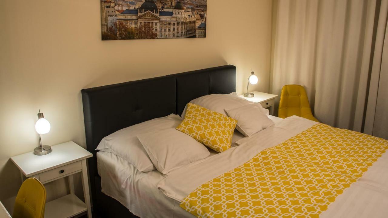 Doppel- oder Zweibettzimmer