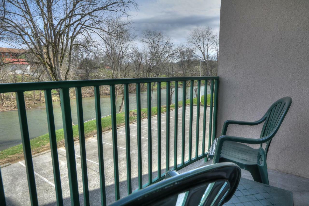 Queen Room with Two Queen Beds and Balcony