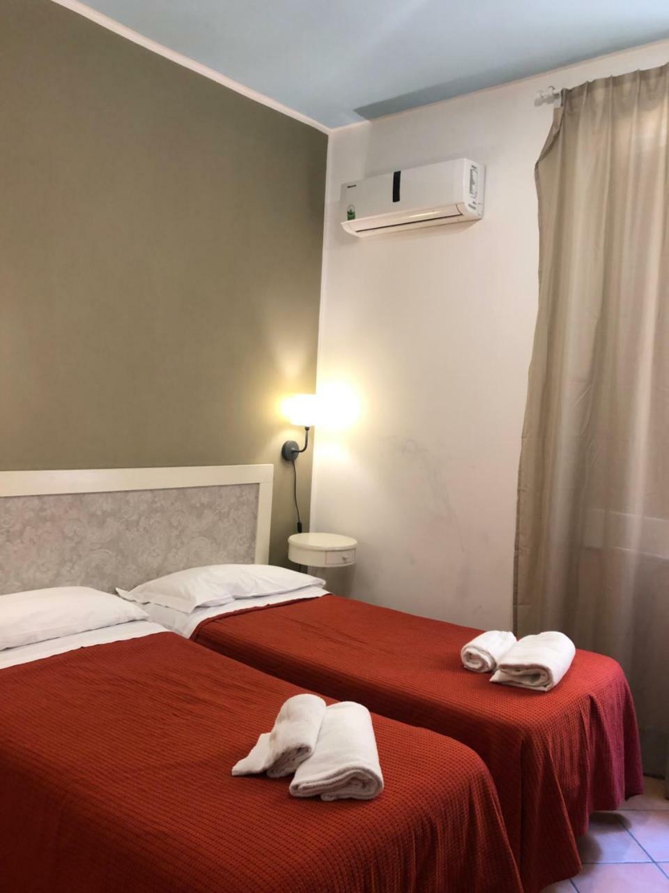 Twin Room,988321633:JPEG
