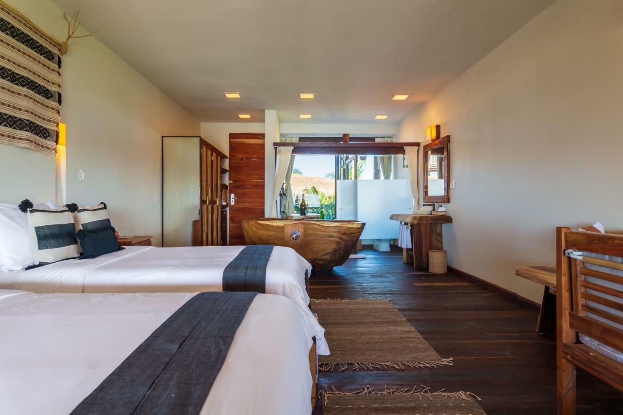 Quarto com 2 Camas de Casal e Vista da Selva no 1º Andar