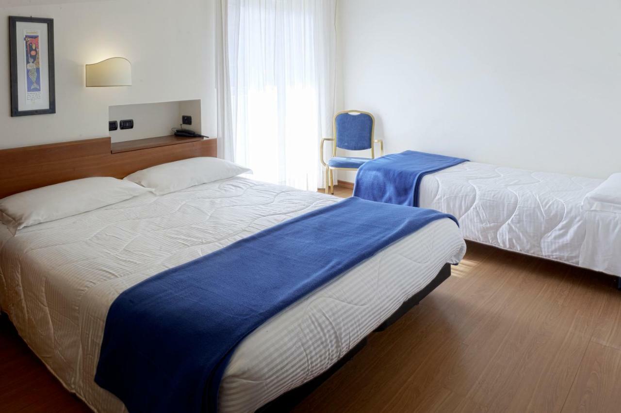 Camera Matrimoniale Piccola con Letto Supplementare