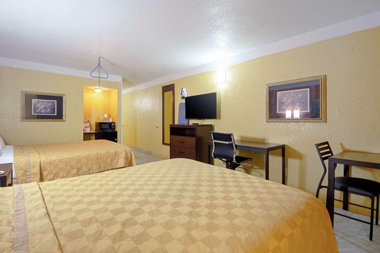 Queen Room with Two Queen Beds - Smoking