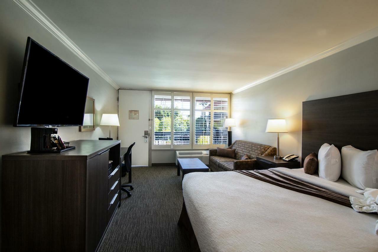 Courtyard King Room