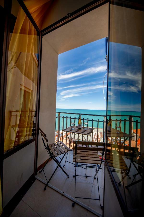 Triple Room with Sea View