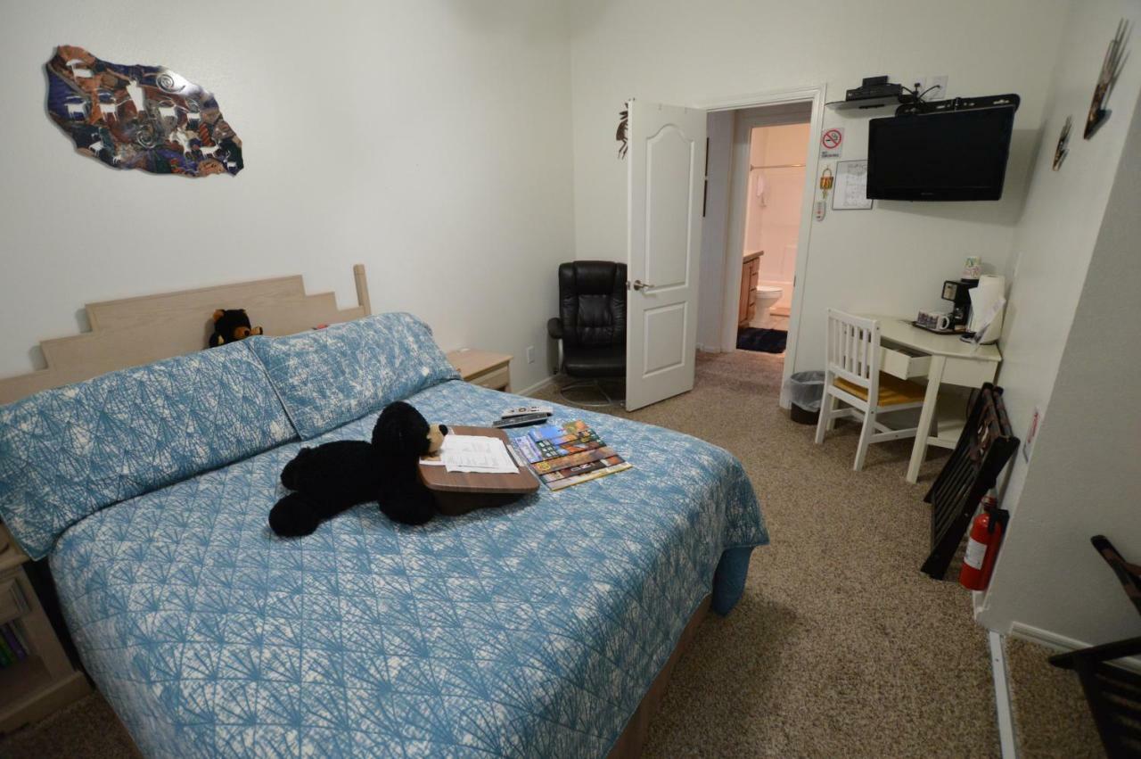 Standard Queen Room