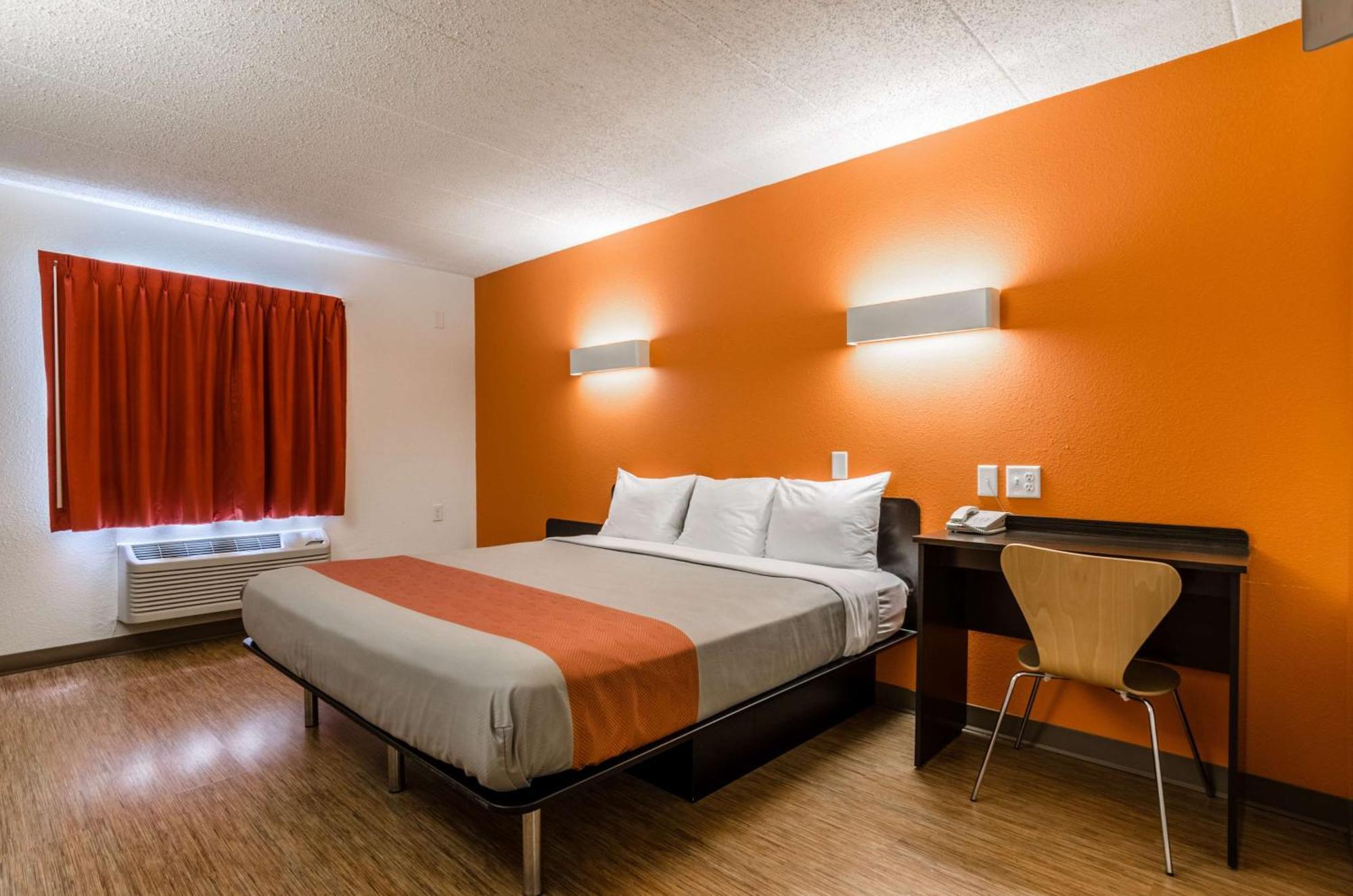 King Room - Disability Access - Non-Smoking