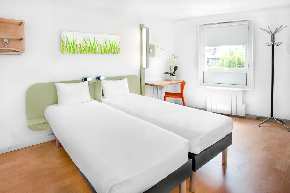 Twin Room,1704915149:JPEG