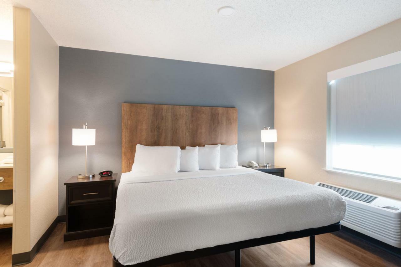 One Bedroom Suite with One King Bed Non-Smoking