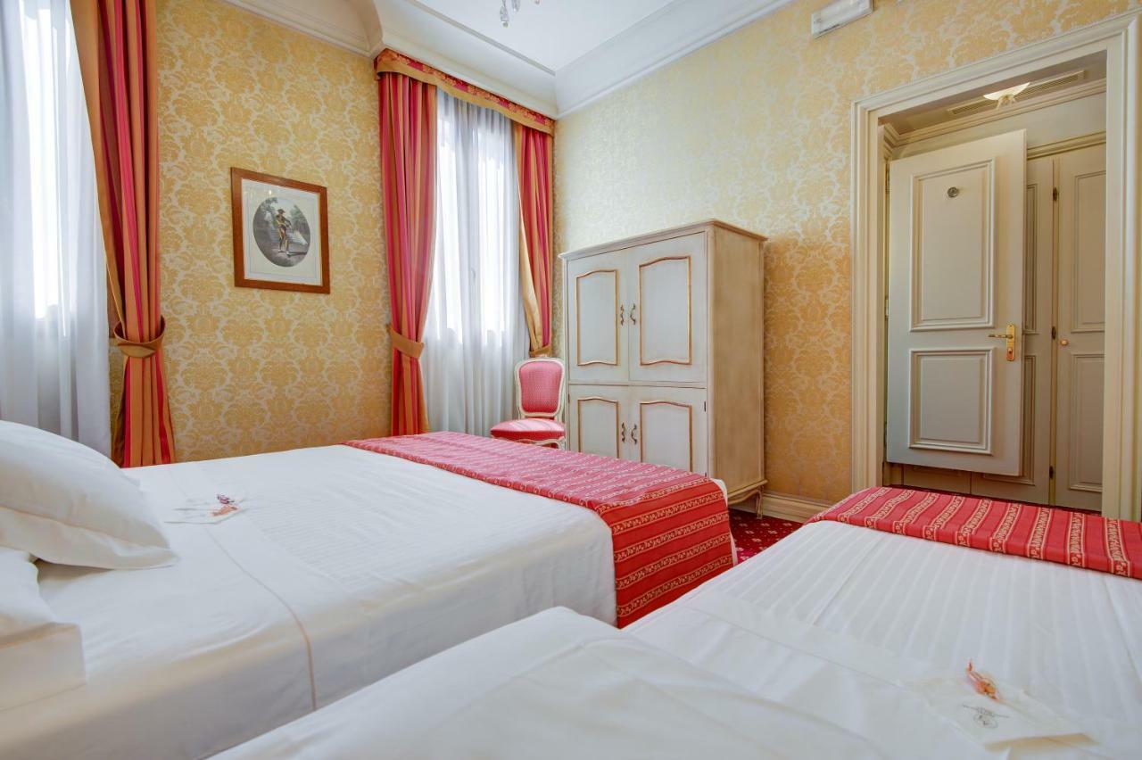 Camera Matrimoniale Superior con Letto Supplementare