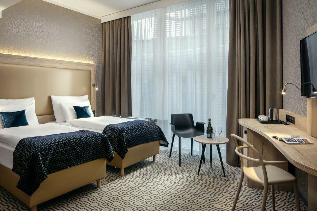 Doppel- oder Zweibettzimmer