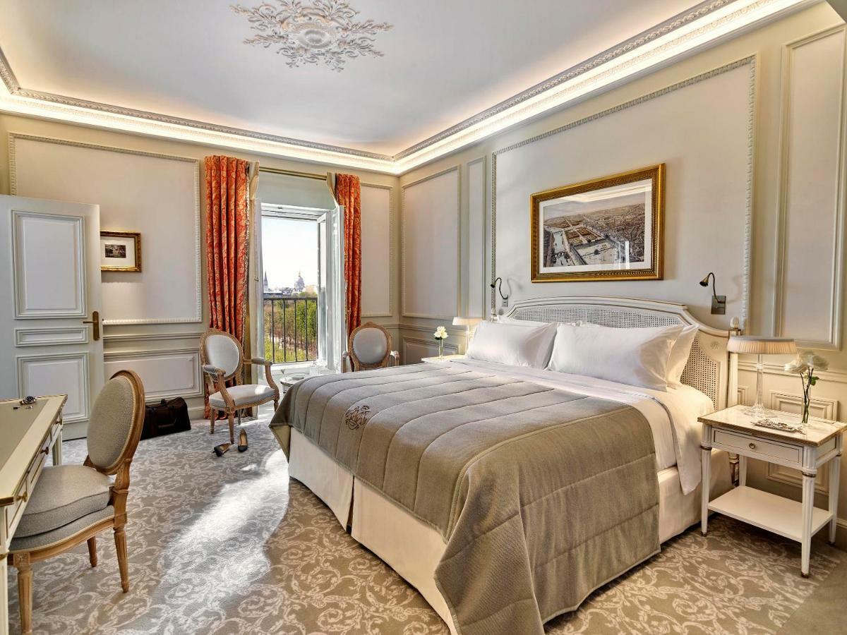 Executive Suite, Eiffel view
