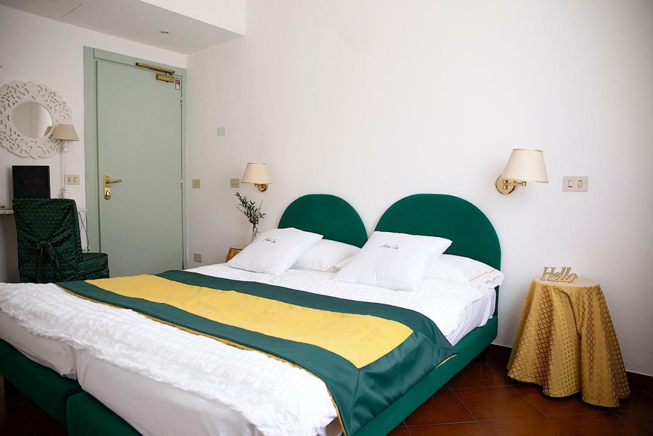 Kleine Tweepersoonskamer met 2 Aparte Bedden