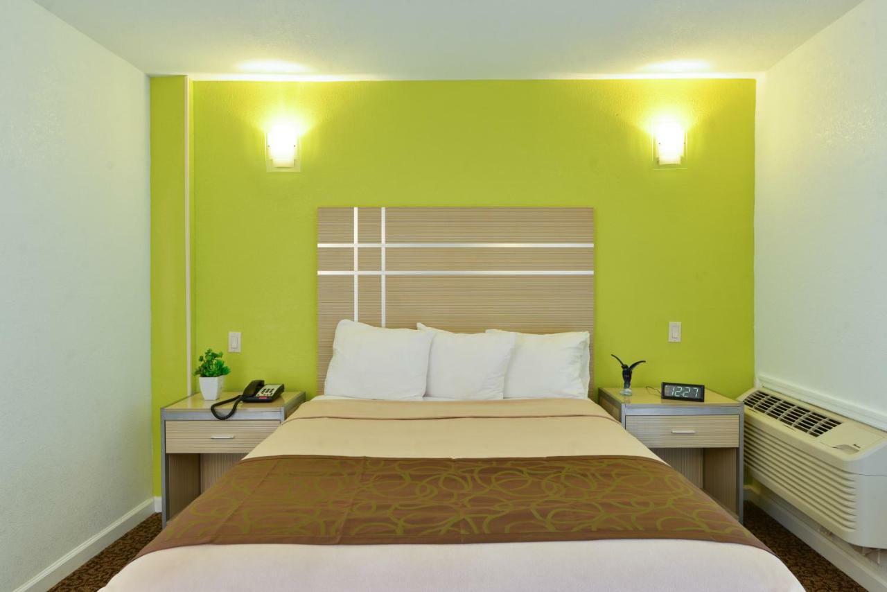 Standard Queen Room with Shower