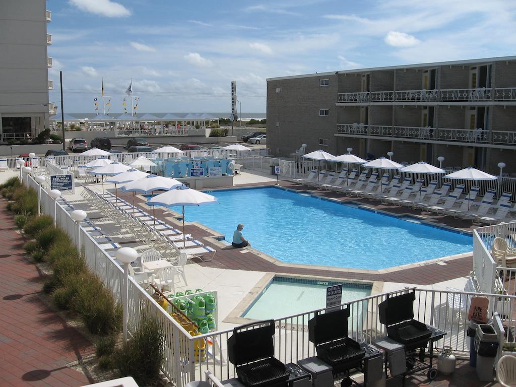 Deluxe Double Room with Balcony and Pool View