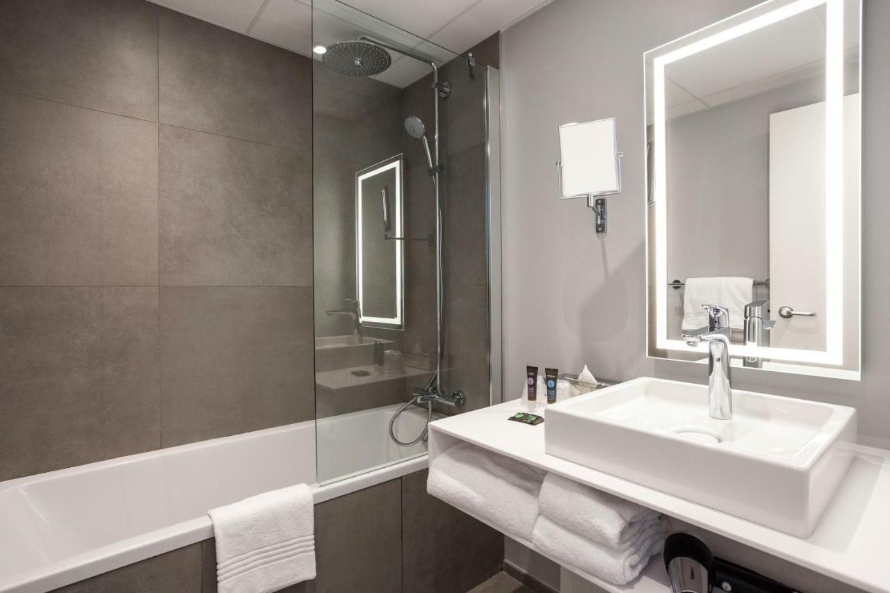 Chambre Lit Queen-Size Supérieure avec 2 Canapés