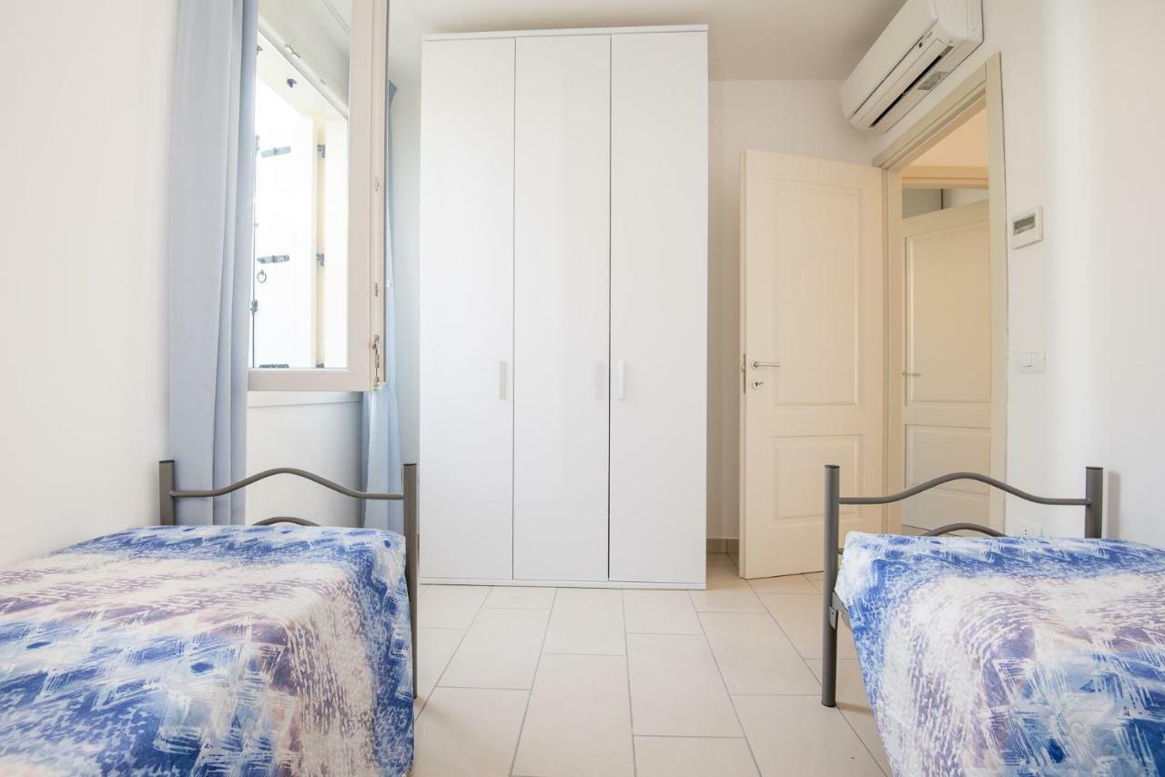 Two-Bedroom Apartment Balcony,818190905:JPEG