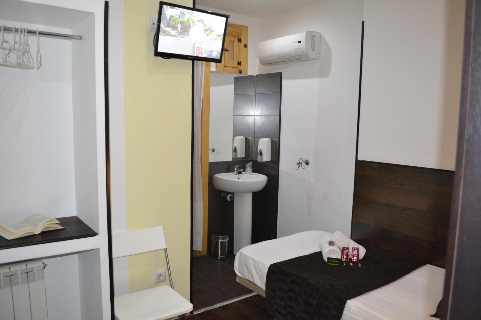 Single Room,820500899:JPEG