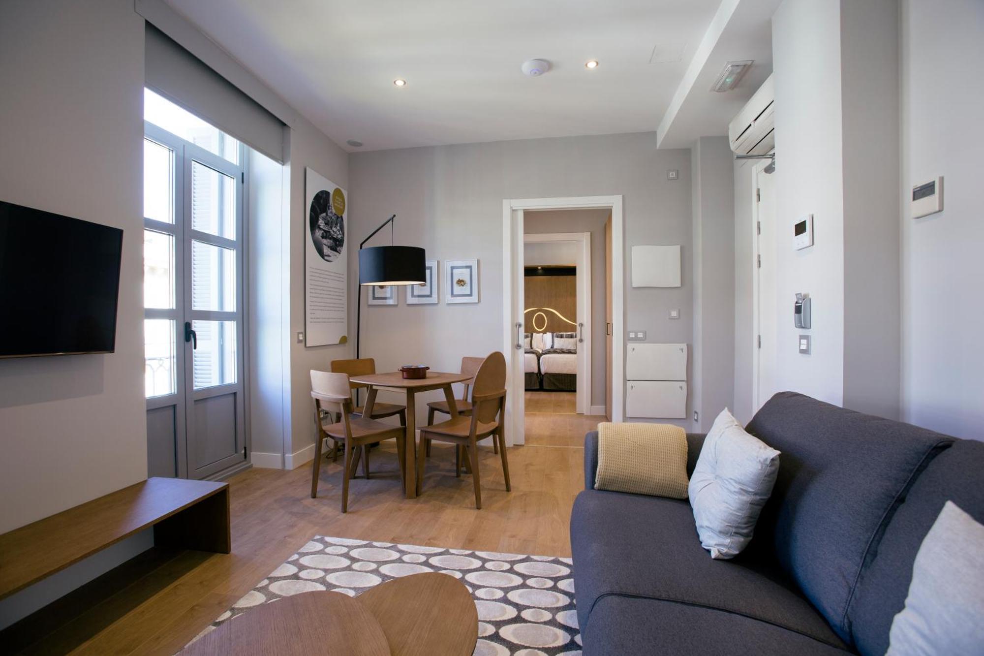 One-Bedroom Apartment with City View,820707812:JPEG