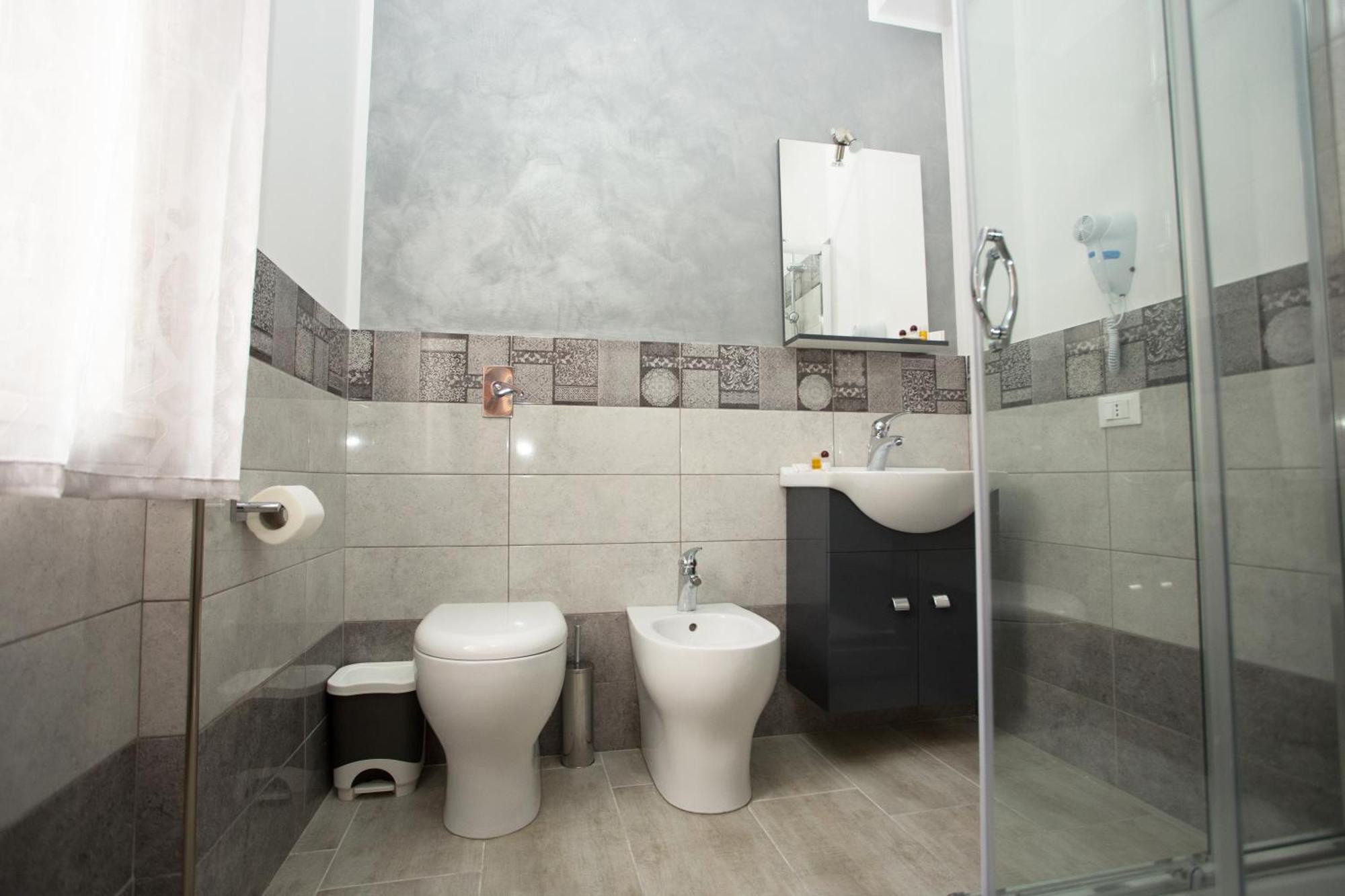 Doppel-/Zweibettzimmer mit eigenem Bad