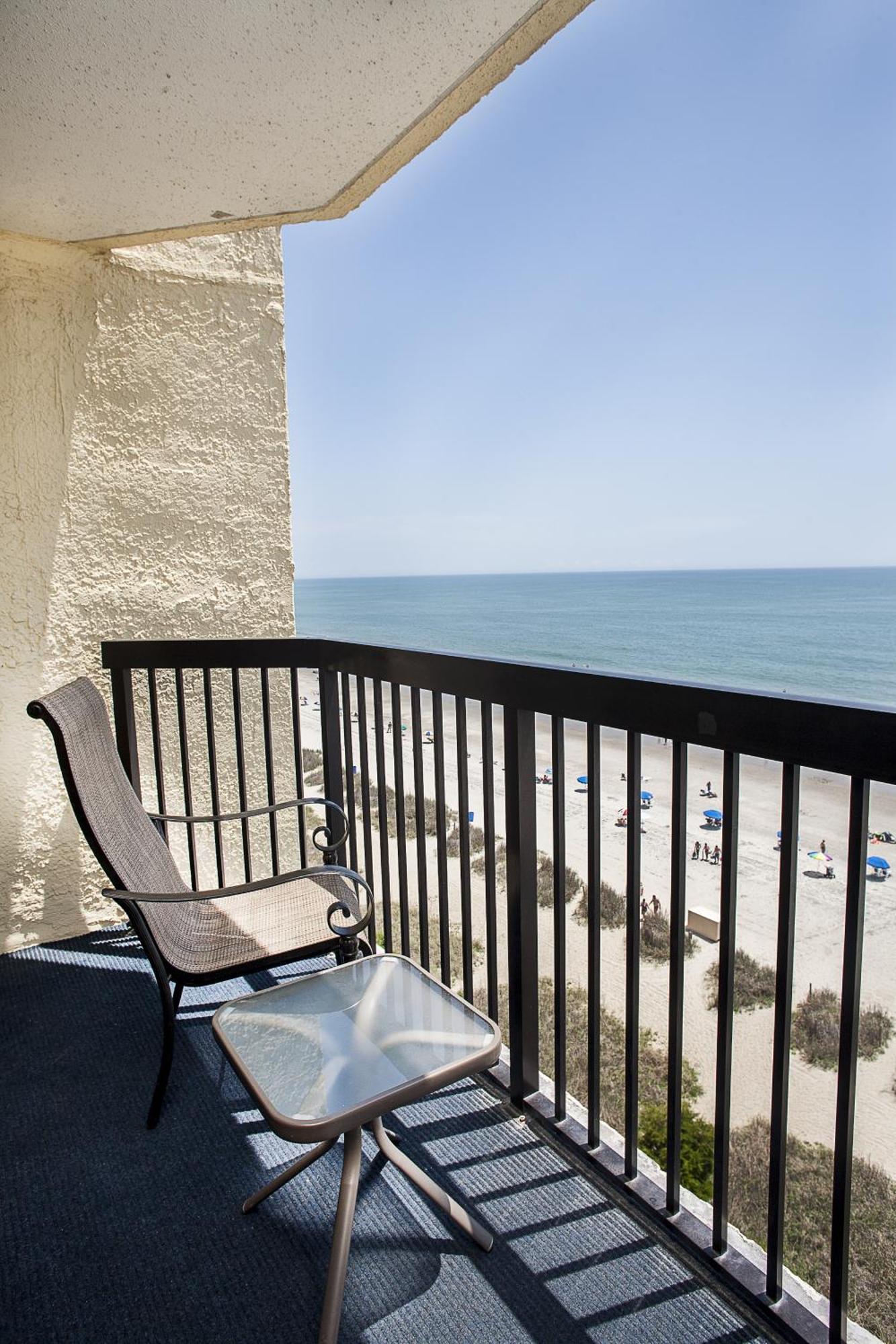 Pinnacle Oceanfront One Bedroom Queen Suite