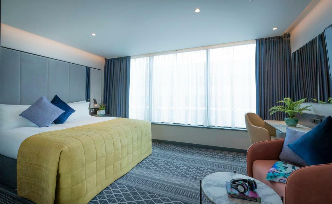 Deluxe Room,828759989:JPEG