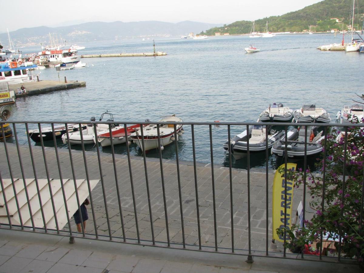 Camera Matrimoniale con Balcone e Vista Mare