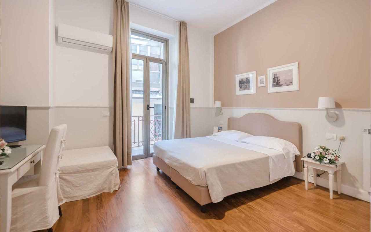 Doppel-/Zweibettzimmer mit Balkon