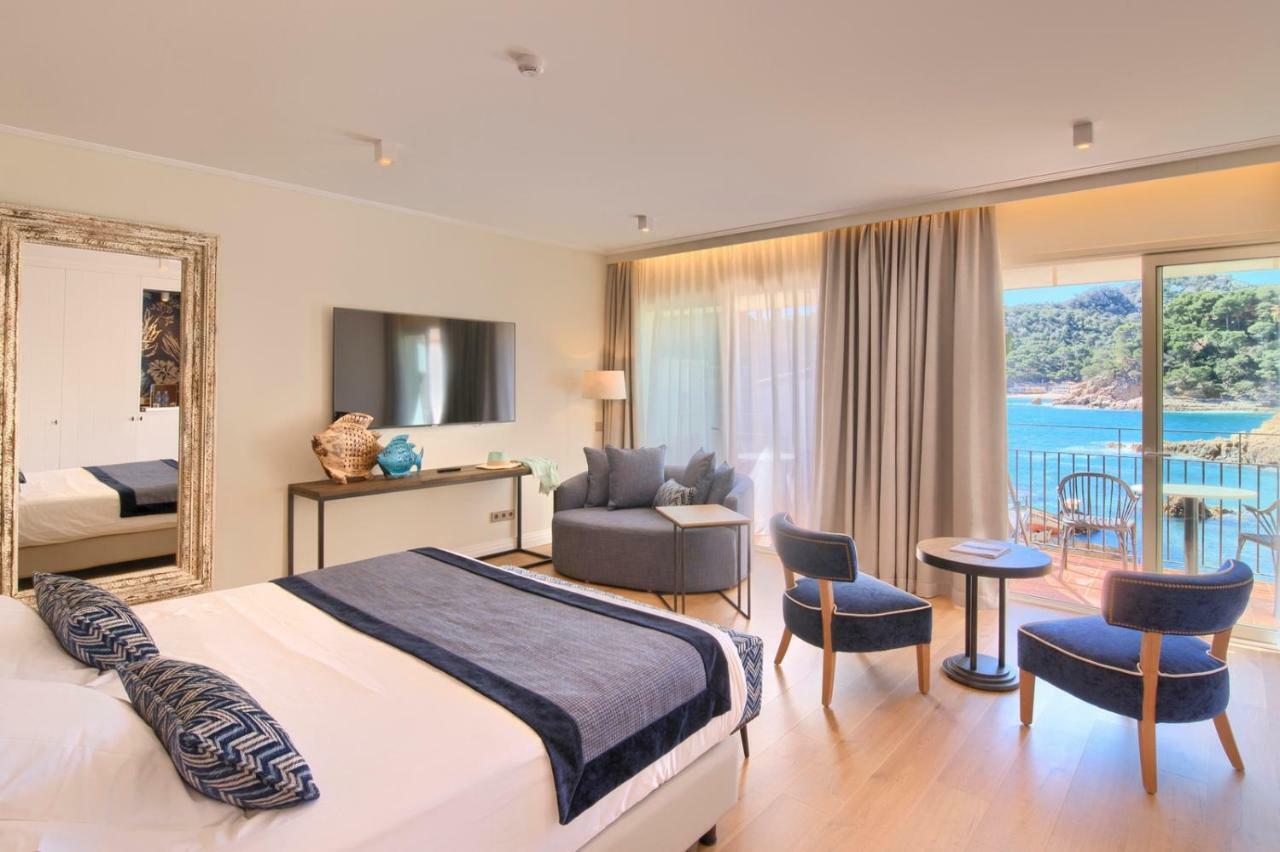 Double or Twin Room with terrace and sea view (2 Adults + 1 Child),748733456:JPEG