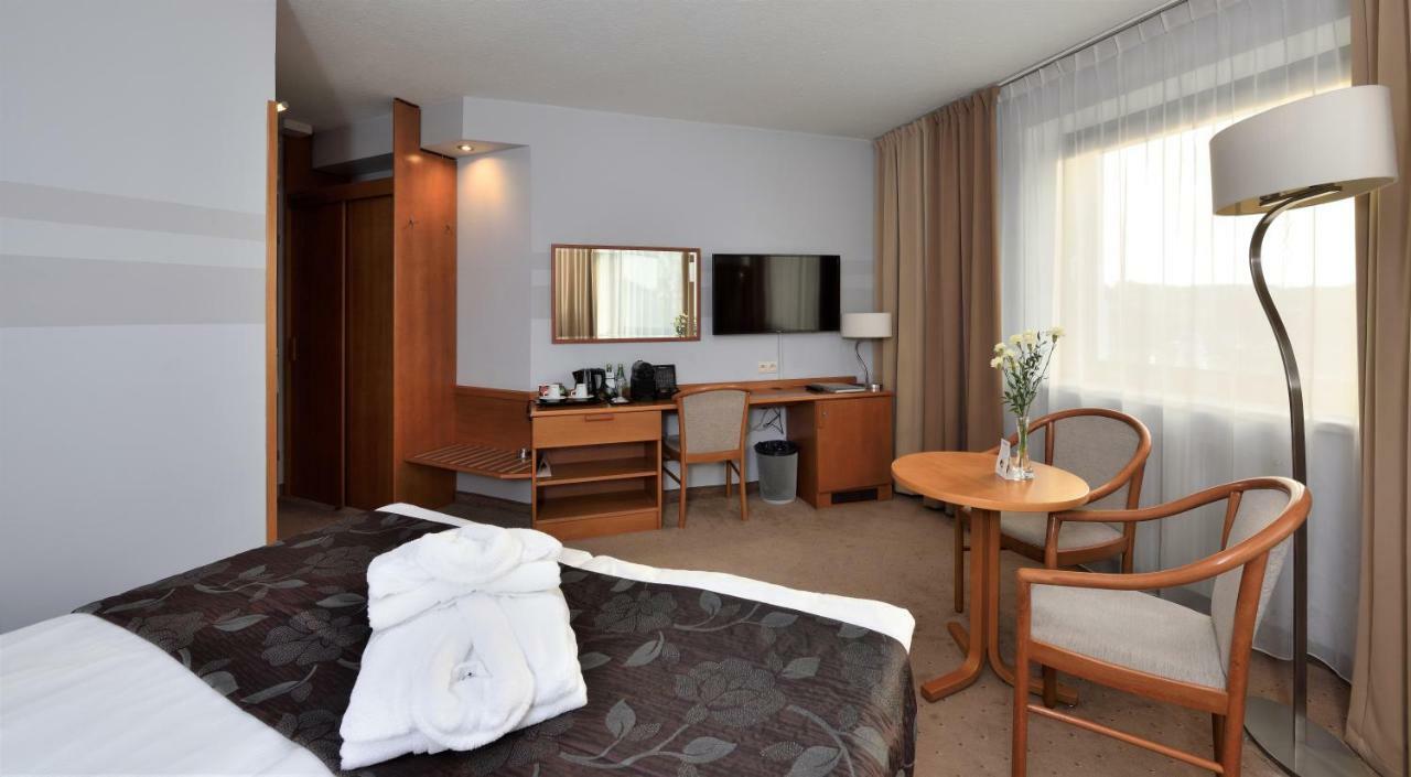 Deluxe Doppelzimmer (2 Erwachsene & 1 Kind)
