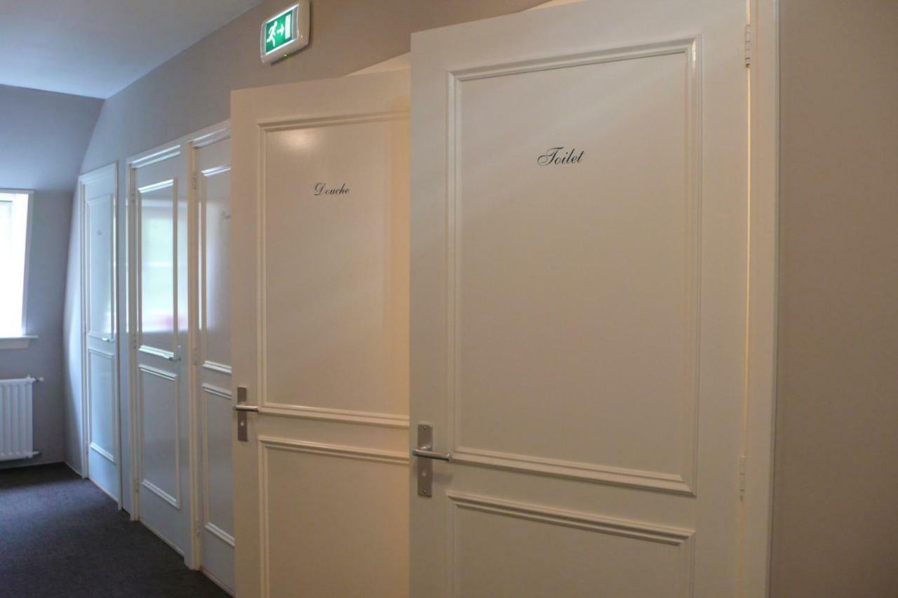 Eenpersoonskamer met Gedeelde Badkamer en Toilet
