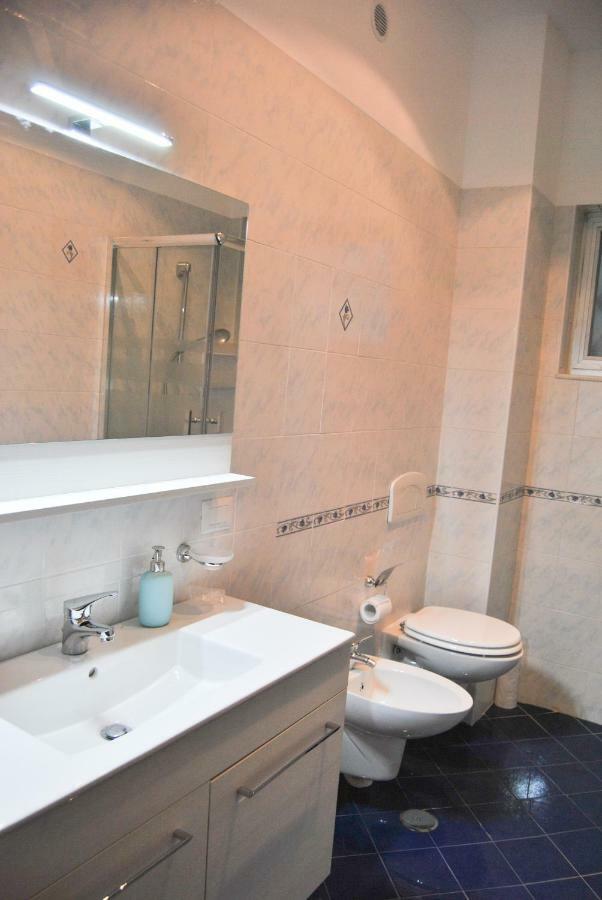 Camera Matrimoniale con Bagno in Comune
