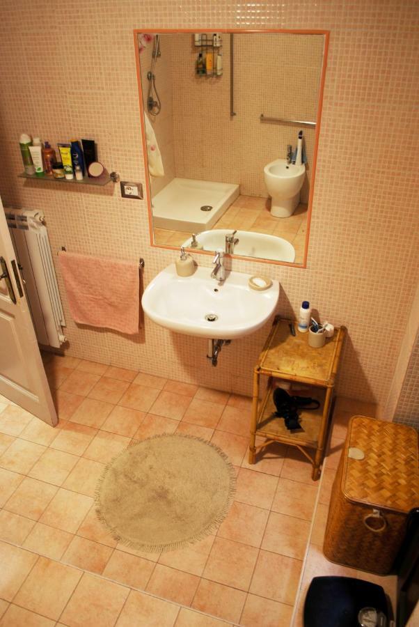 Posto Letto in Dormitorio Misto con 5 Letti