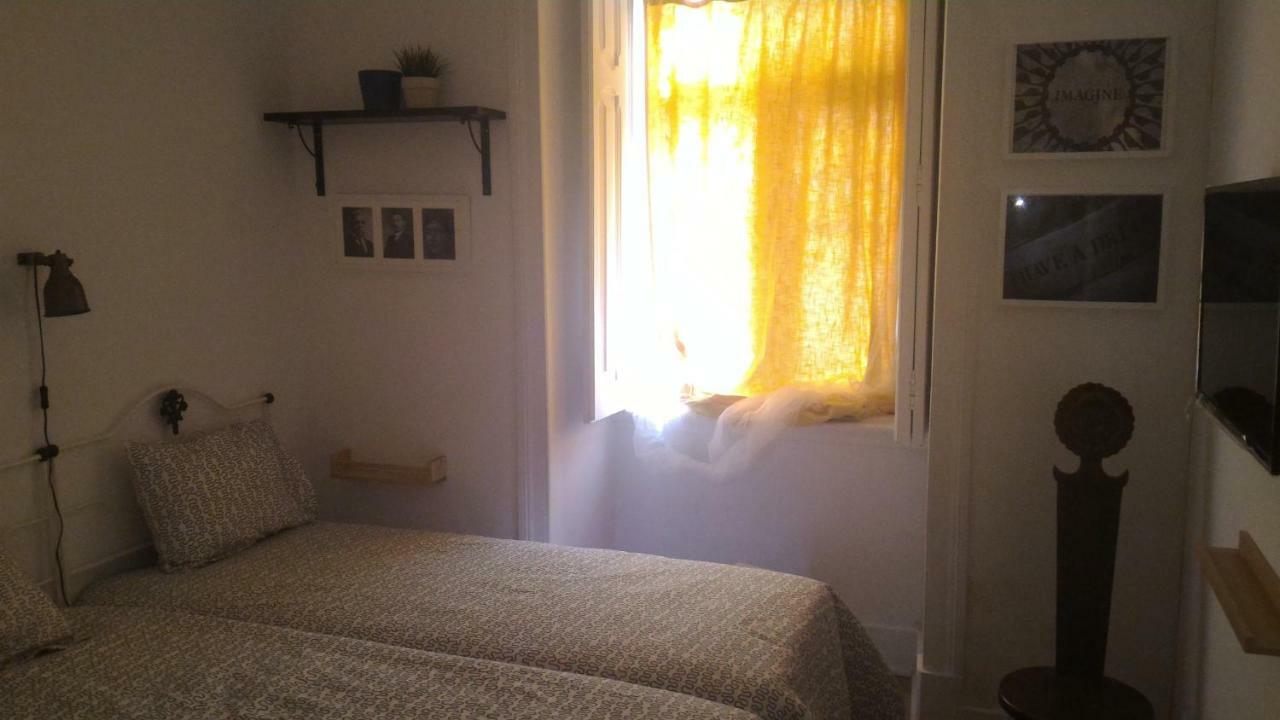 Zweibettzimmer mit eigenem externen Bad