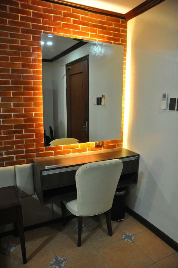 6-Bed Mixed Dormitory Room