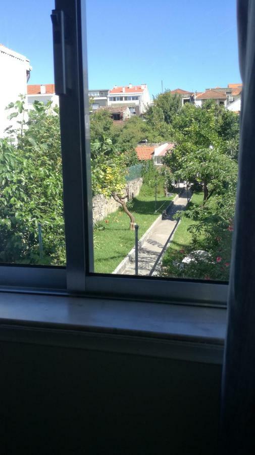 Quarto com 2 Camas de Solteiro