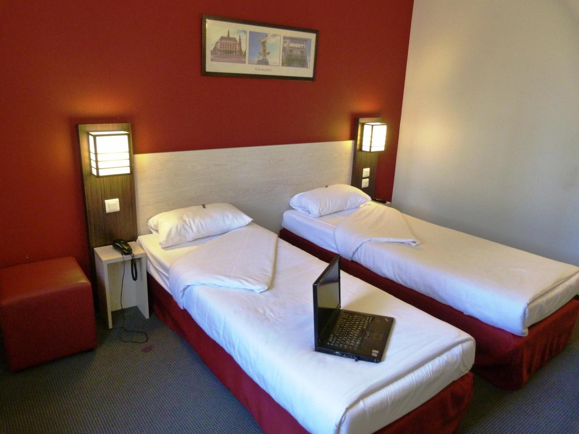 Speciale Aanbieding - Tweepersoonskamer met een Tweepersoonsbed en een Parkeerplaats
