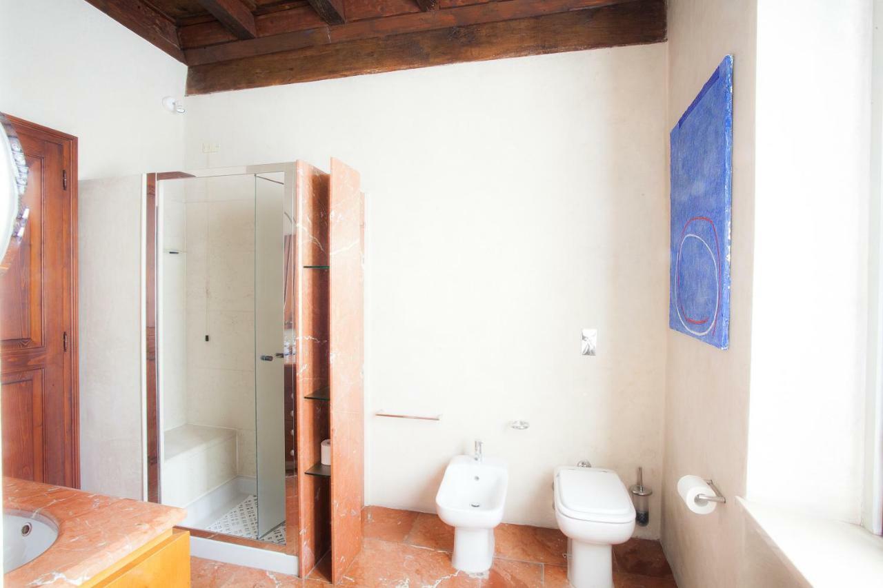 Camera Matrimoniale/Doppia con Letti Singoli con Bagno Privato