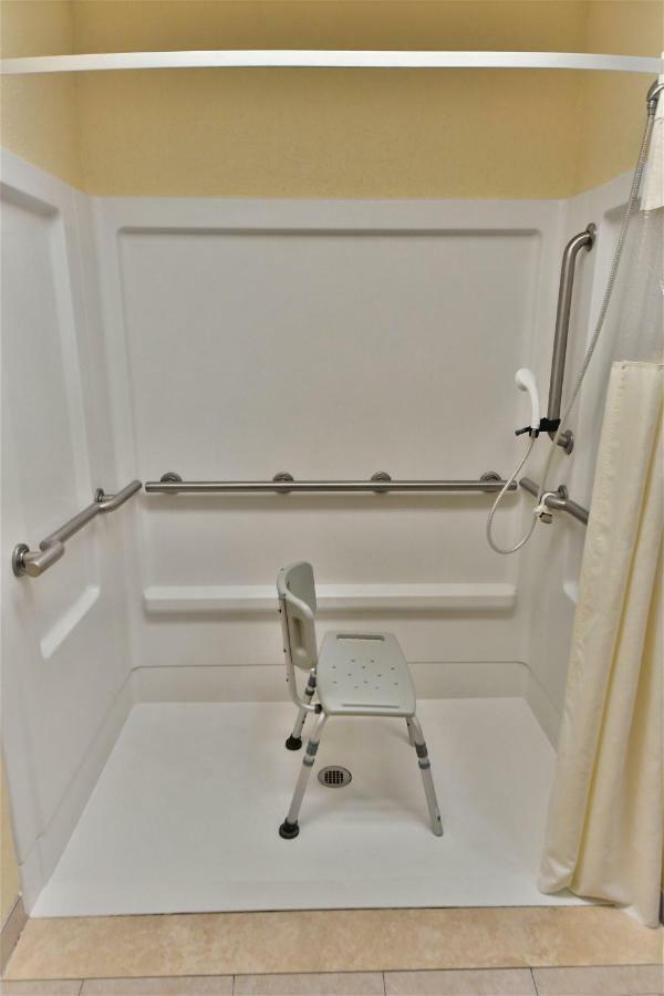 Queen Room Mobility or Hearing Access Non-Smoking,893532154:JPEG