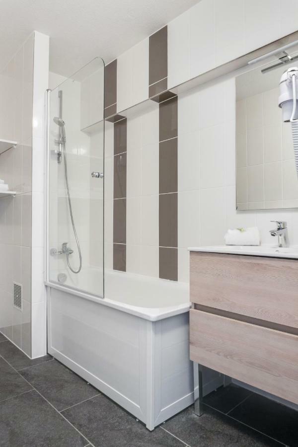 One-Bedroom Apartment,909667210:JPEG