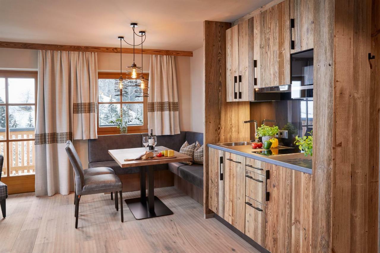 Apartment L mit Balkon