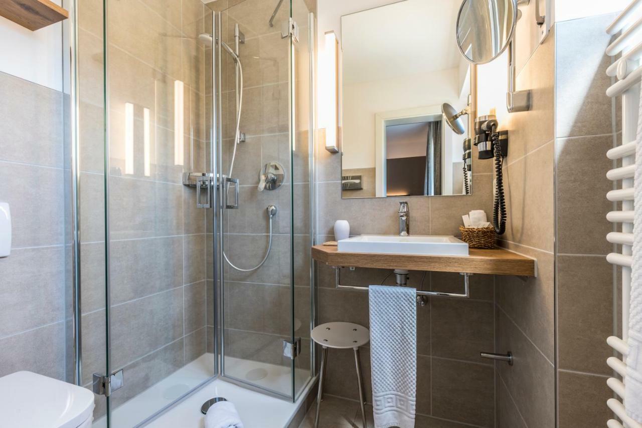 Einzelzimmer mit Dusche