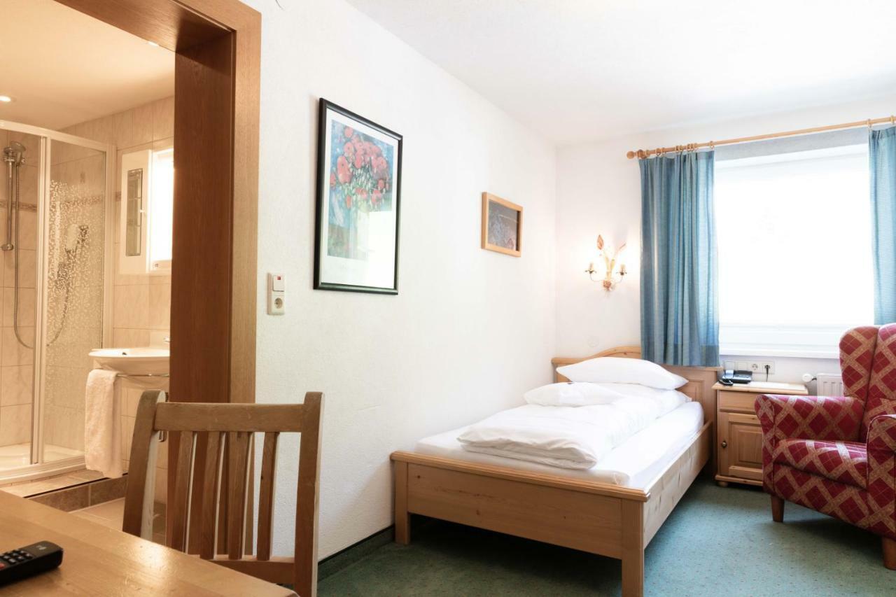 Single Room,906825973:JPEG