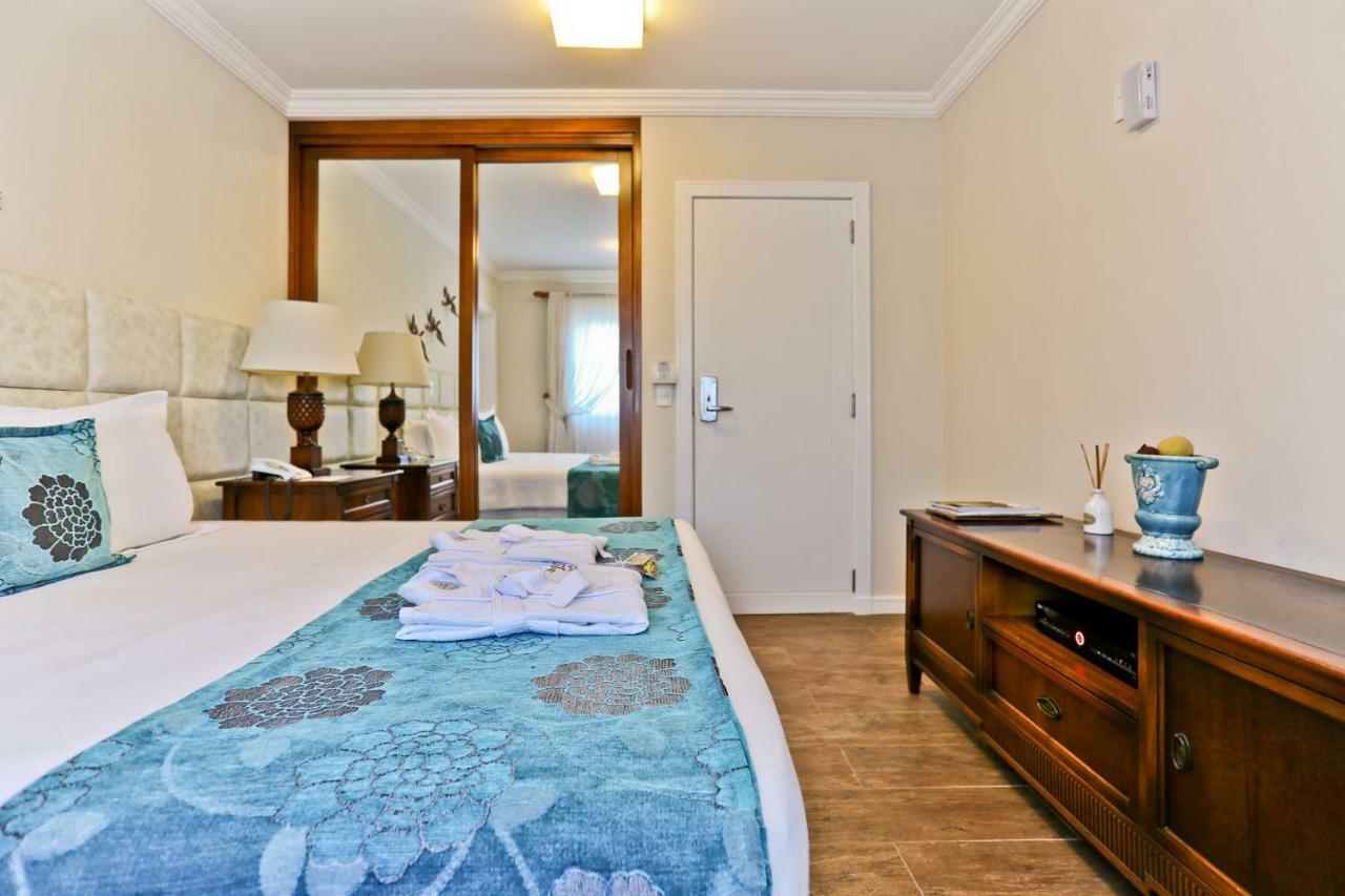 Quarto com Cama de Casal ou 2 de Solteiro