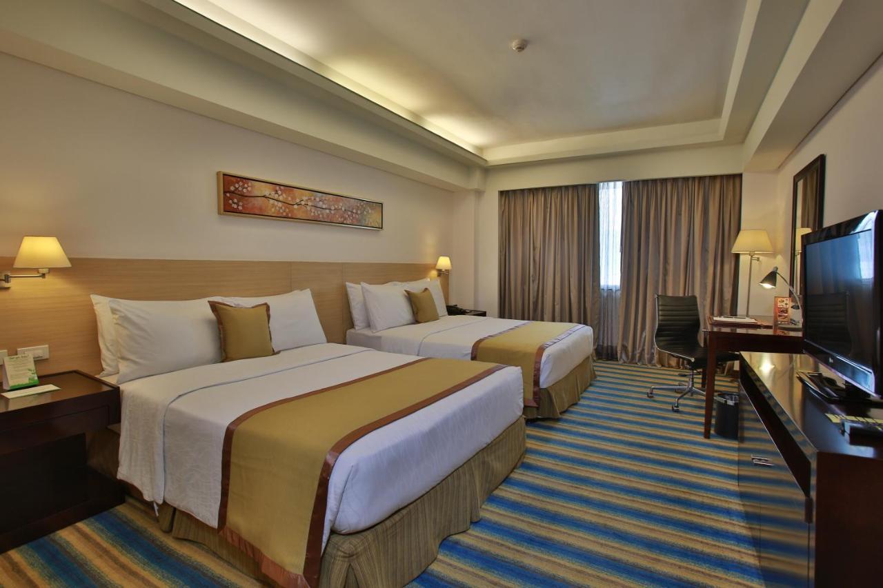 Deluxe Queen Room