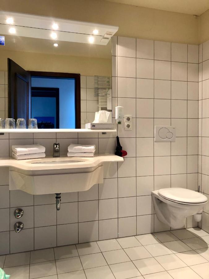 Doppelzimmer mit Balkon und Stadtblick