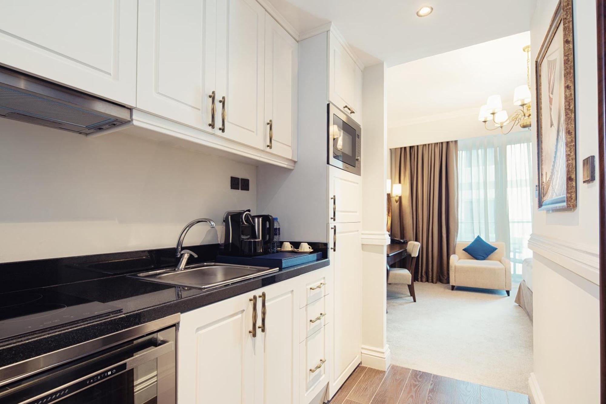 Deluxe Studio, Private Beach, Infinity Pool, Lazy River & Kids Club Access