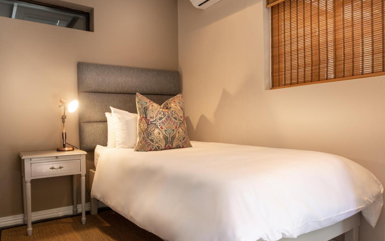 Single Room,926259541:JPEG