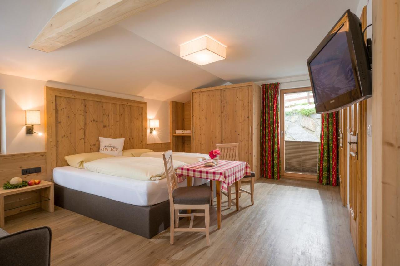 Familienzimmer mit Bergblick