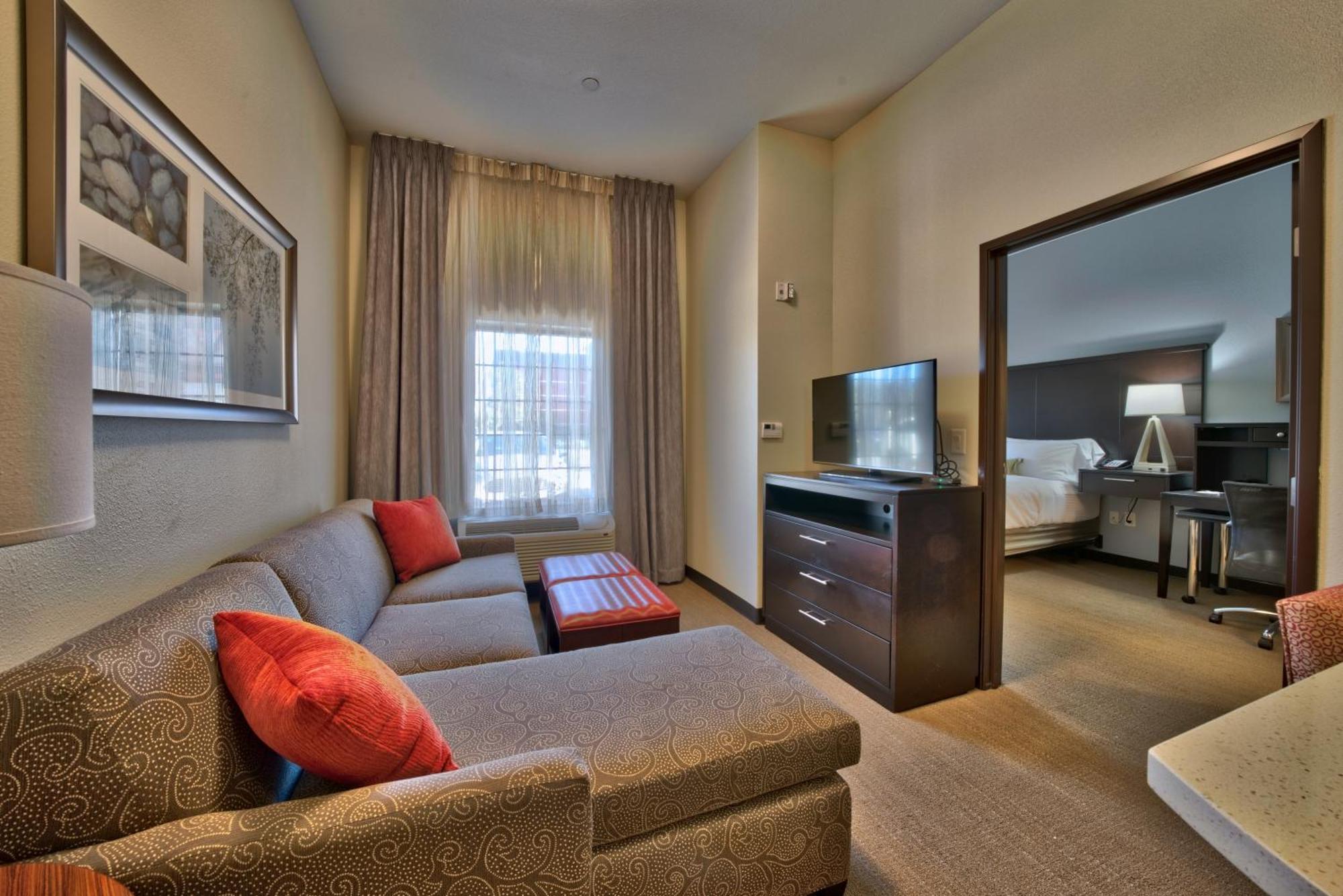 One-Bedroom Suite - Hearing Accessible with Tub/Non-Smoking