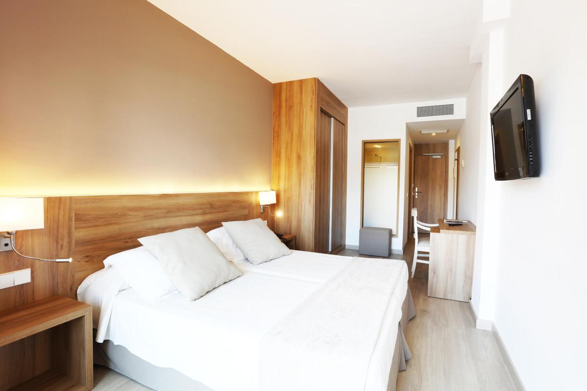 Zweibettzimmer mit Balkon
